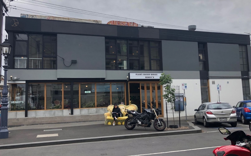 Henrys_Plant_Based_Burgers_Fitzroy