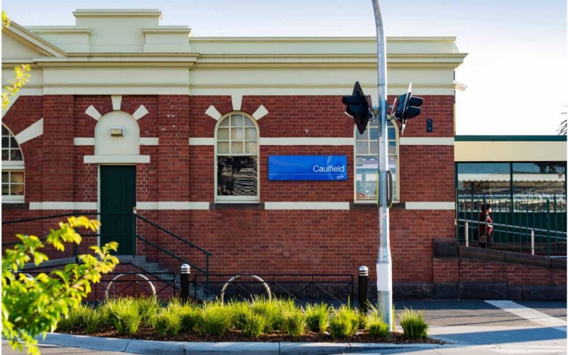 Caulfield_Train_Station