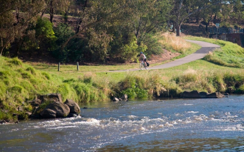 The Main Yarra Trail is a popular track for cyclists and morning walks. Credit image: https://www.cyclelifehq.com/