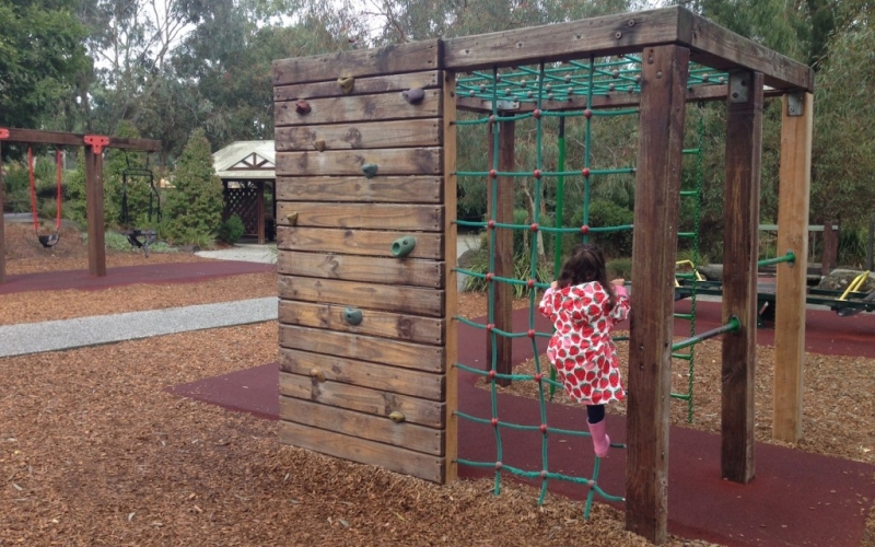 Templestowe_Lower_Wombat _Bend_playground