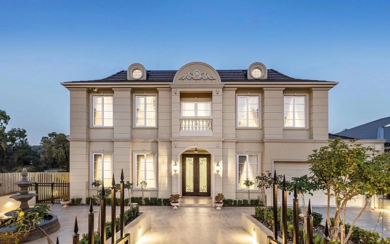 Balwyn is well known for its mansions.