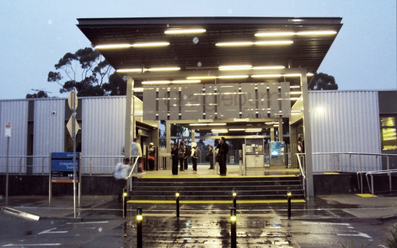 Craigieburn train station. Credit image:https://en.wikipedia.org/wiki/Craigieburn_railway_station