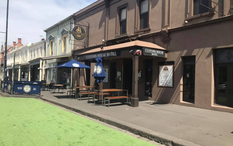 Customs House Hotel. Credit image: https://www.facebook.com/customs.house/photos
