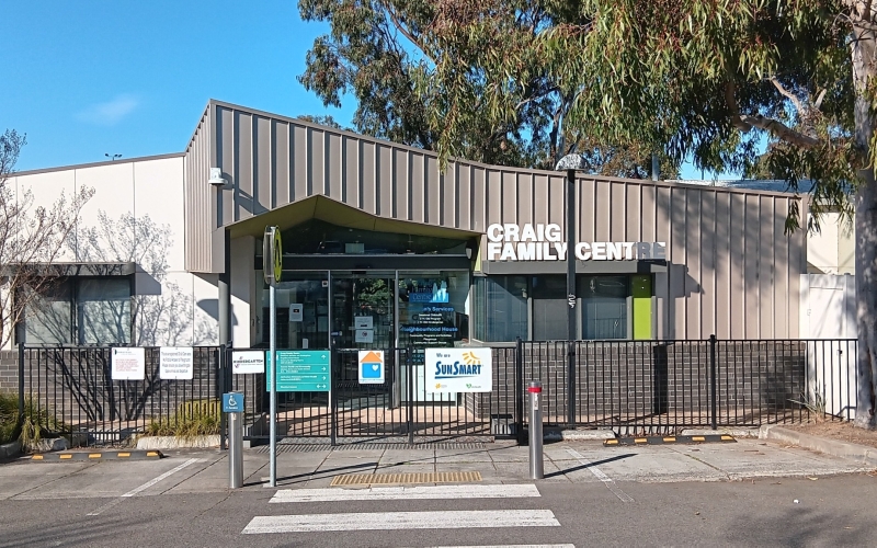 The Craig Family Centre offers playgroups, occasional care and three and four year old kindergarten.