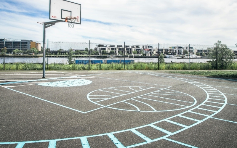 Public basketballs are one of many amenities available.